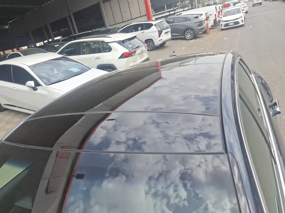 2025 Genesis G90 Platinum 