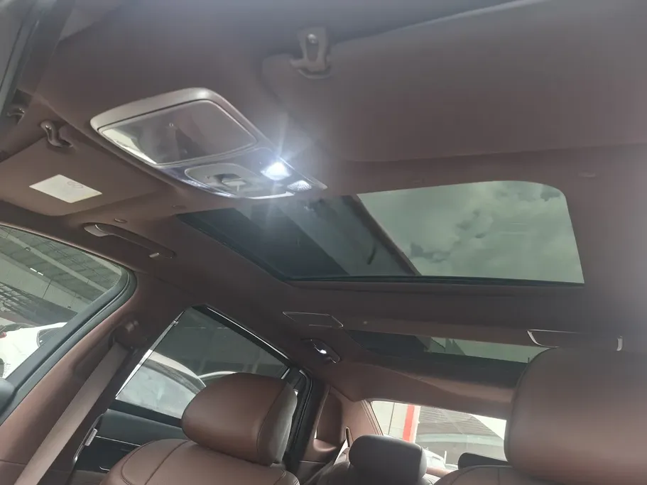 2025 Genesis G90 Platinum 