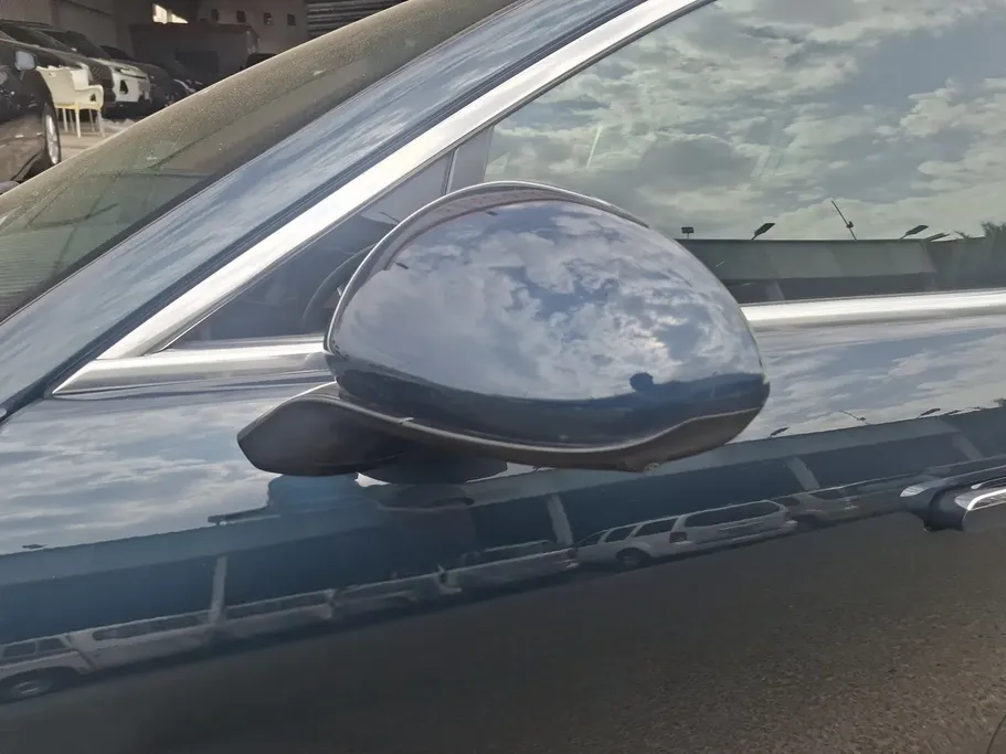 2025 Genesis G90 Platinum 