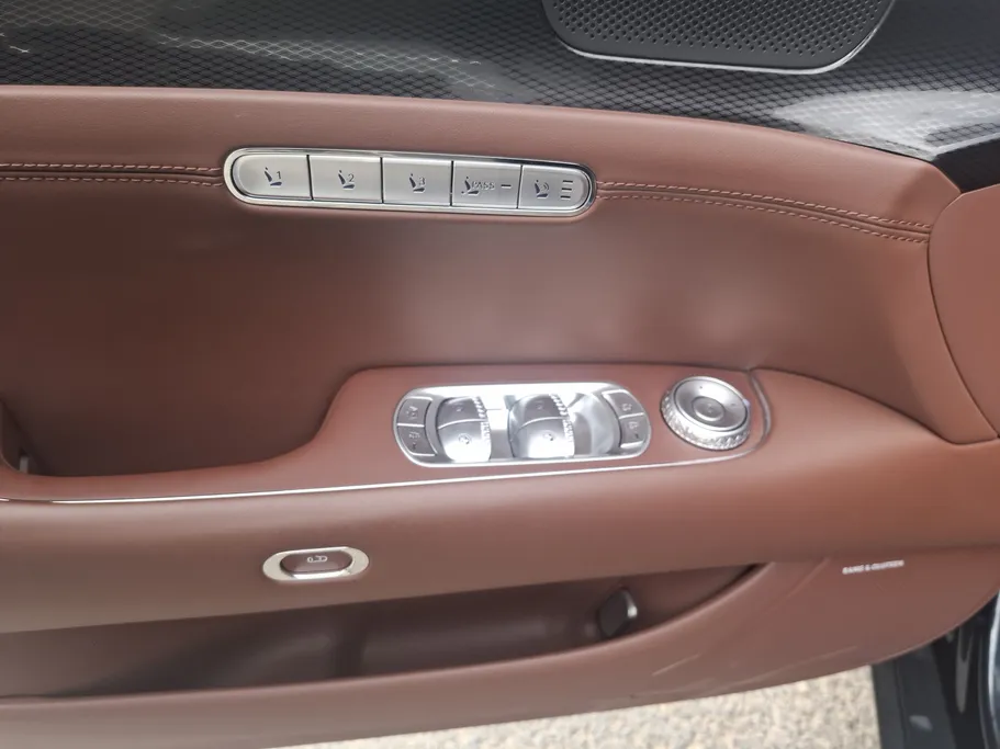 2025 Genesis G90 Platinum 