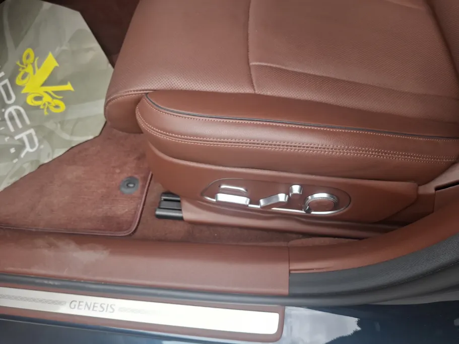 2025 Genesis G90 Platinum 