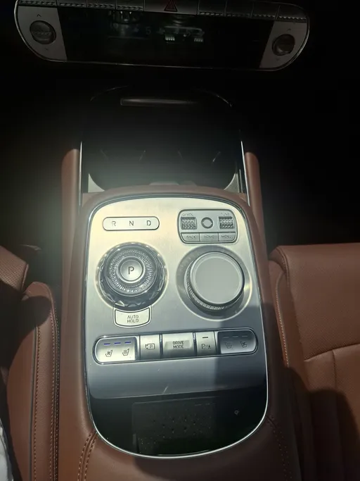 2025 Genesis G90 Platinum 
