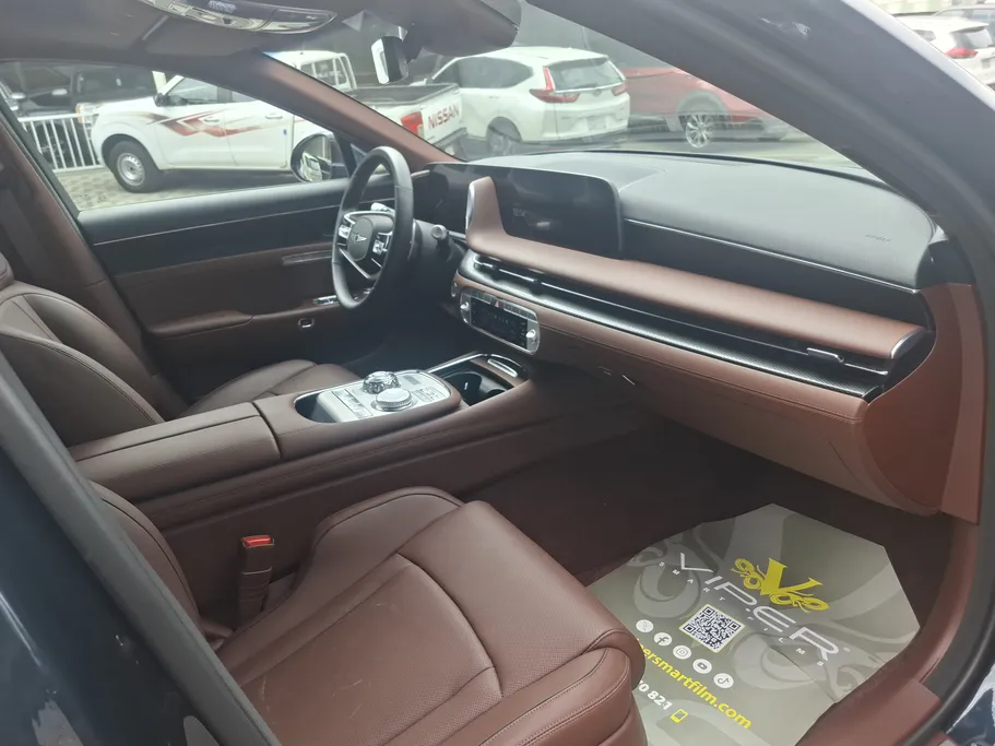 2025 Genesis G90 Platinum 