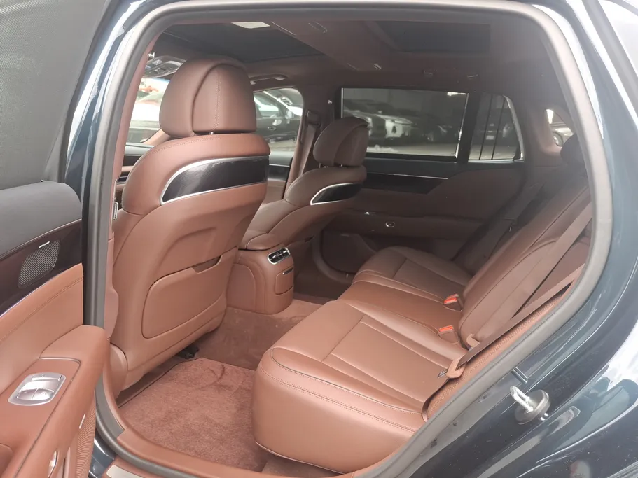 2025 Genesis G90 Platinum 