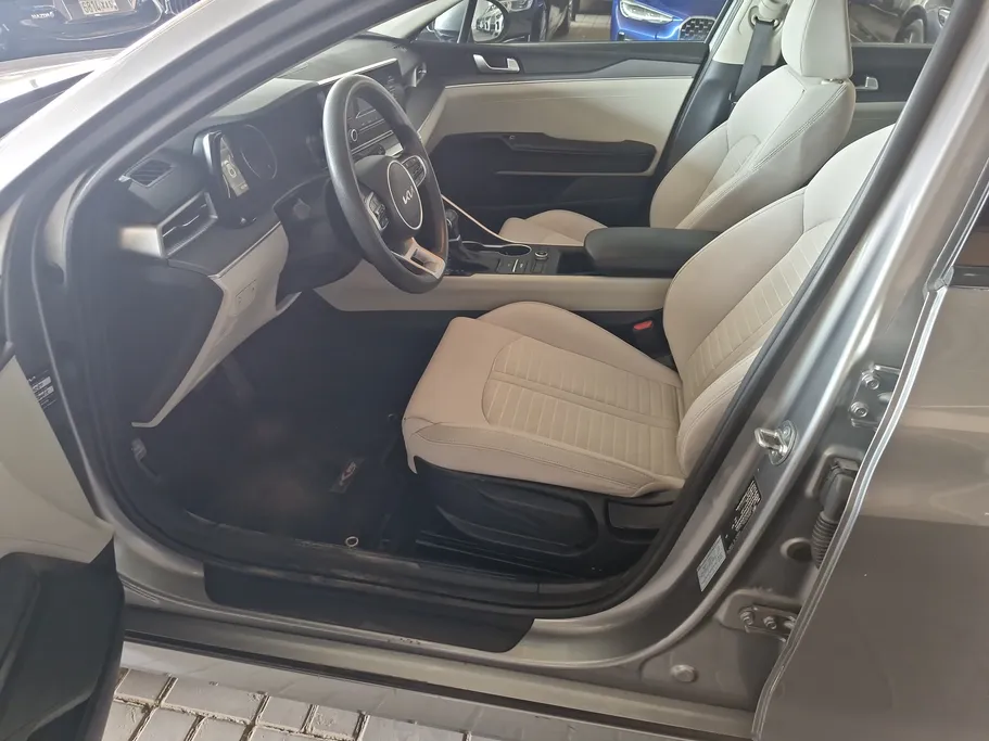 2023 Kia K5 GL 