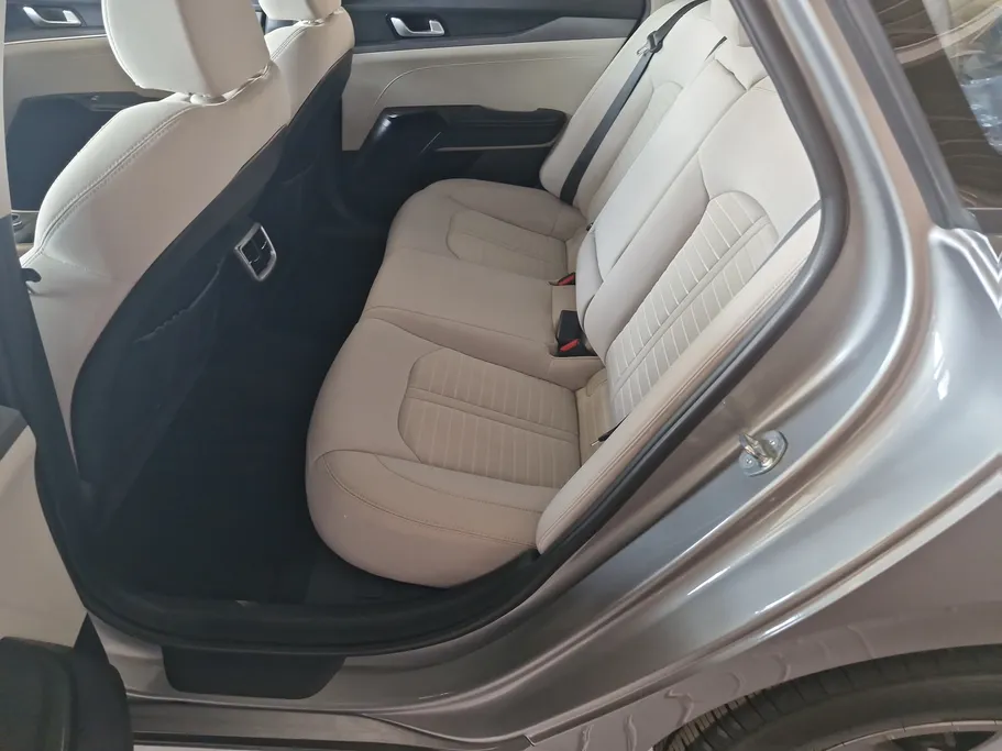 2023 Kia K5 GL 