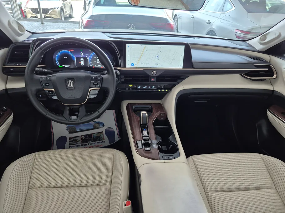 2025 Toyota Crown Premium 