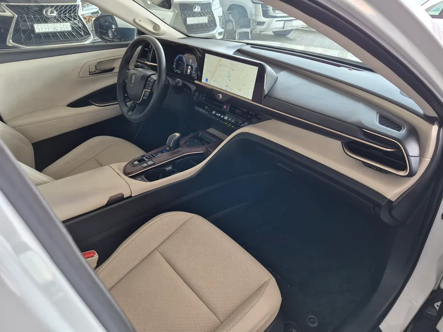 2025 Toyota Crown Premium 