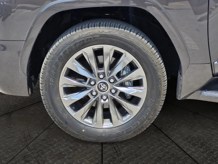 2025 Toyota Land Cruiser VX.E 