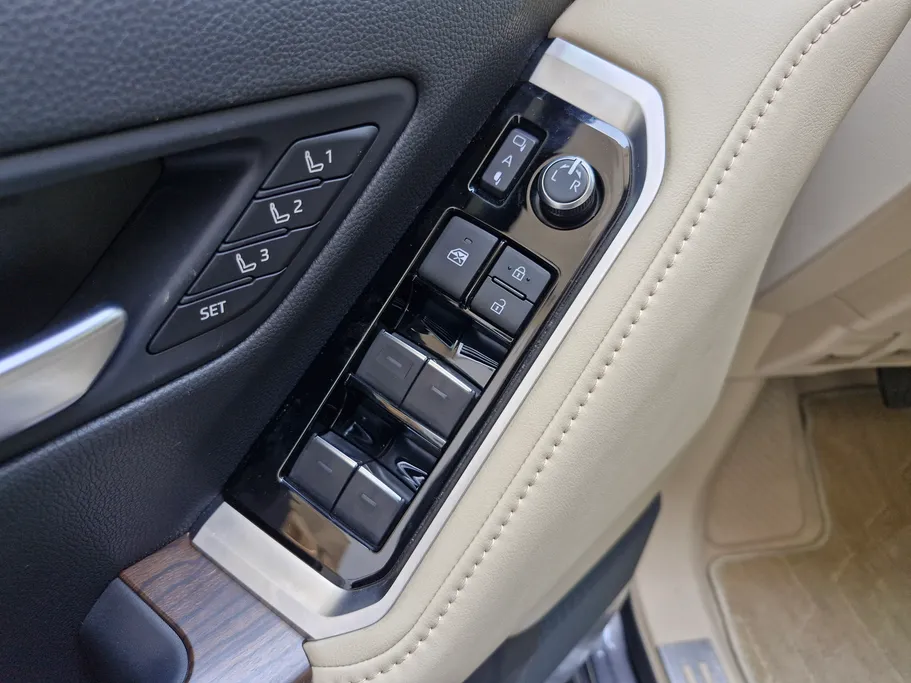 2025 Toyota Land Cruiser VX.E 