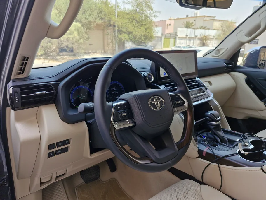 2025 Toyota Land Cruiser VX.E 