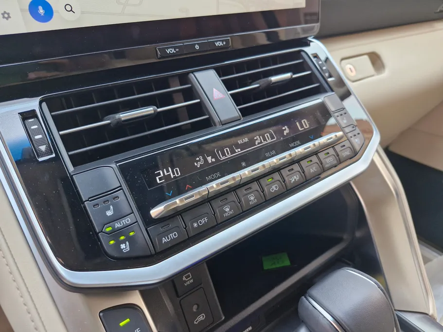 2025 Toyota Land Cruiser VX.E 