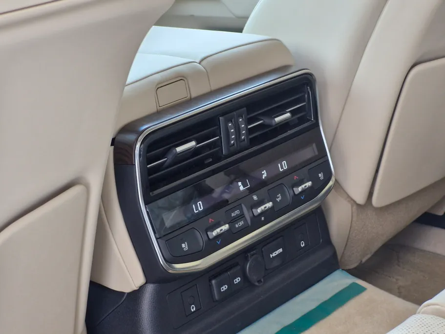 2025 Toyota Land Cruiser VX.E 