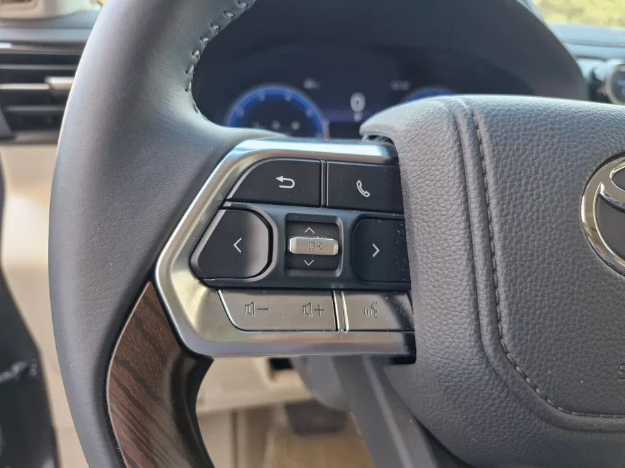 2025 Toyota Land Cruiser VX.E 