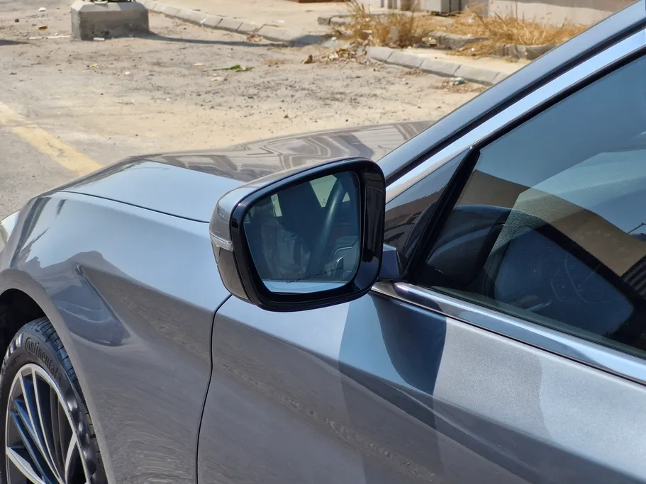 بي ام دبليو الفئة الخامسة 520i 2021 
