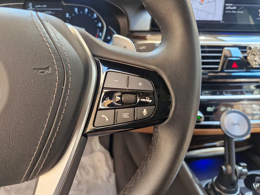 بي ام دبليو الفئة الخامسة 520i 2021 