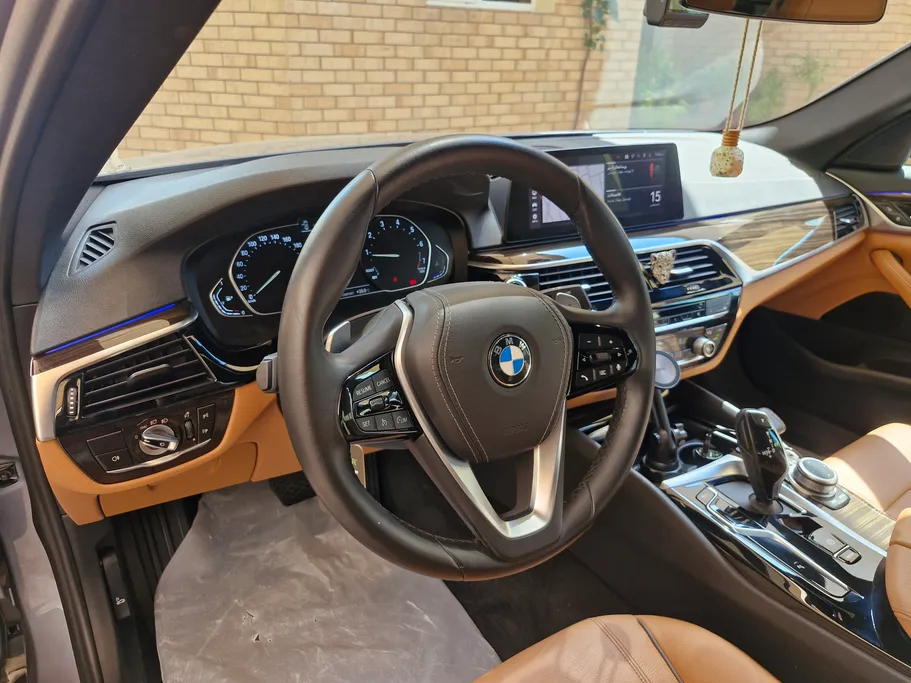 بي ام دبليو الفئة الخامسة 520i 2021 