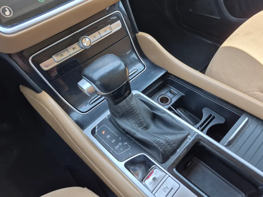 2022 MG RX8 COM 