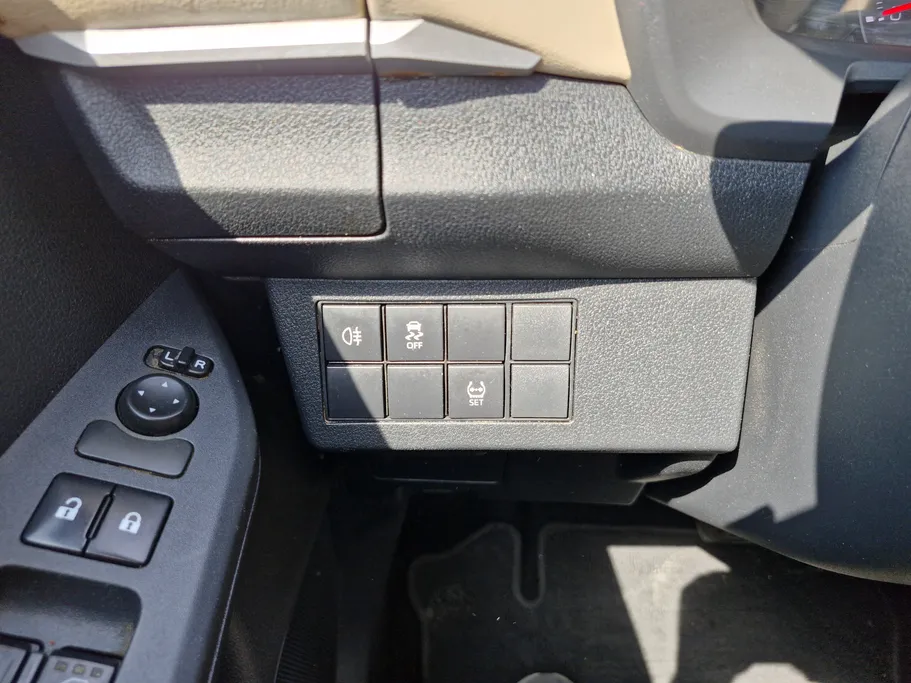 2023 Toyota Yaris  Y 