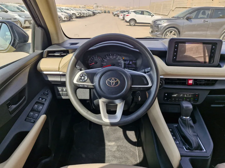2023 Toyota Yaris  Y 