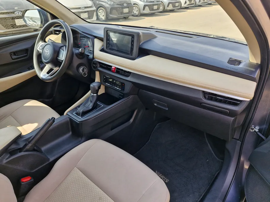 2023 Toyota Yaris  Y 