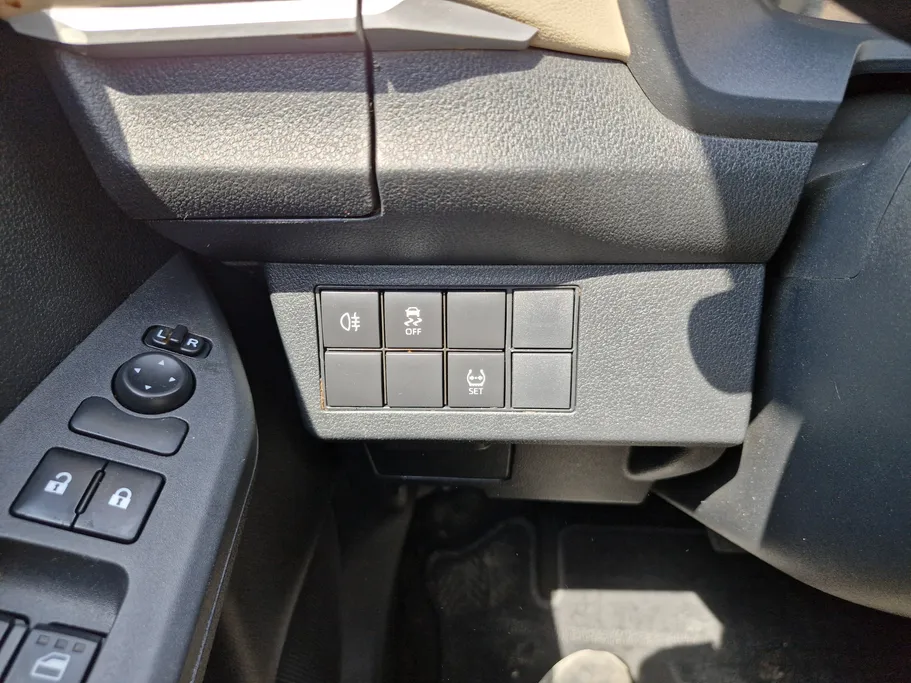 2023 Toyota Yaris  Y 