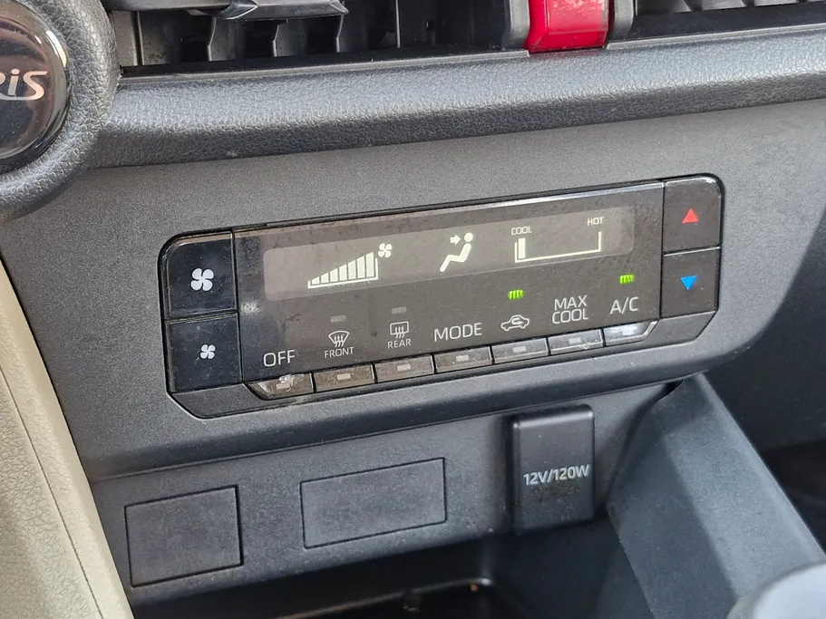 2023 Toyota Yaris  Y 