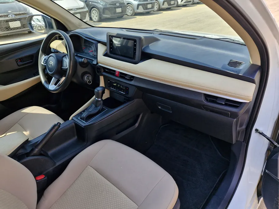 2023 Toyota Yaris  Y 