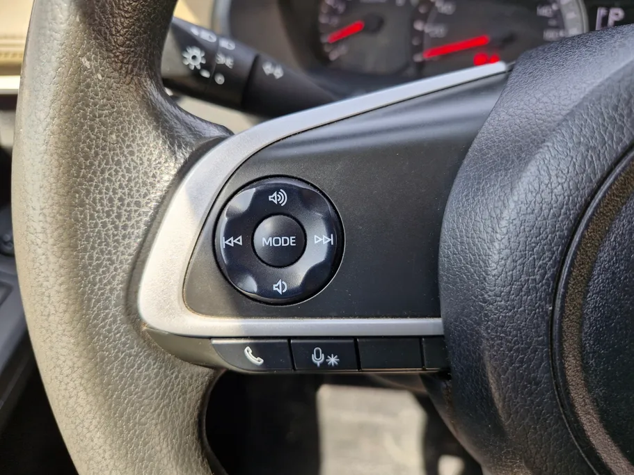 2023 Toyota Yaris  Y 