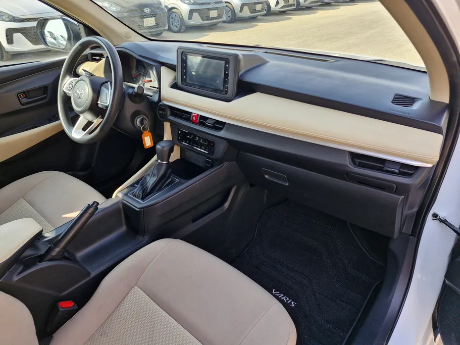 2024 Toyota Yaris  Y 