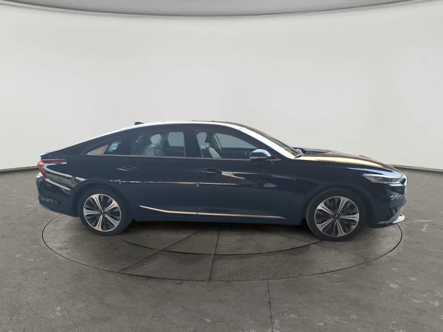 2022 Kia K8 LX 