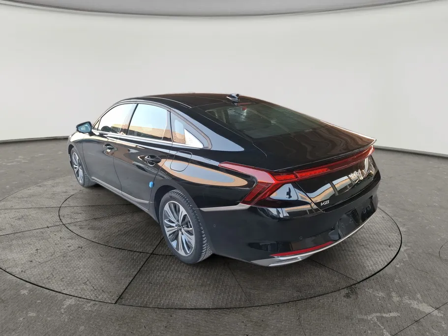 2022 Kia K8 LX 