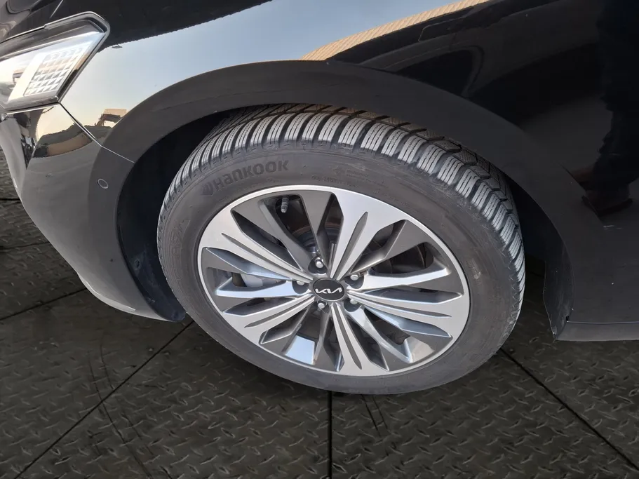 2022 Kia K8 LX 