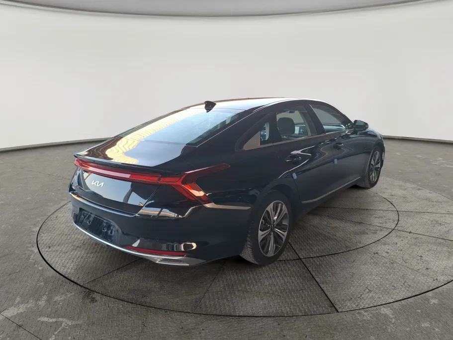 2022 Kia K8 LX 