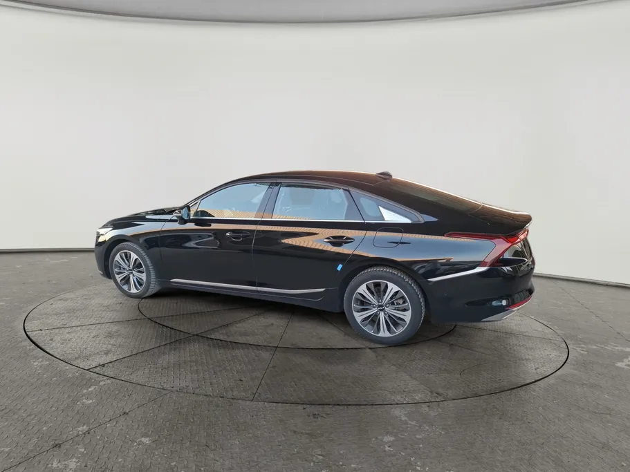 2022 Kia K8 LX 
