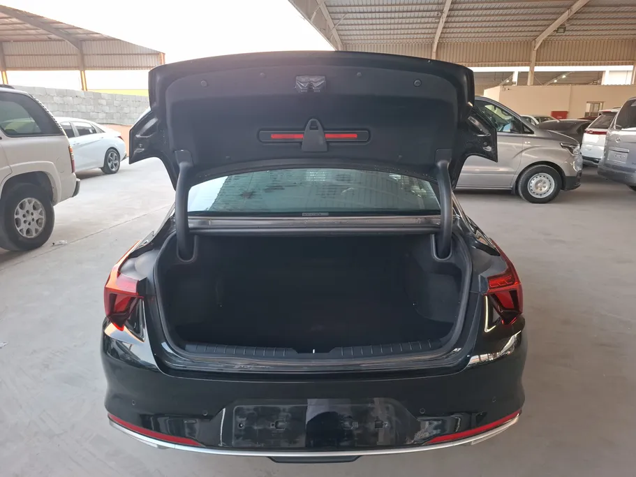 2022 Kia K8 LX 