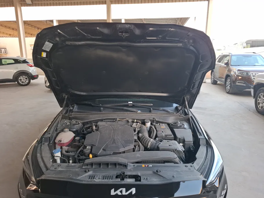 2022 Kia K8 LX 