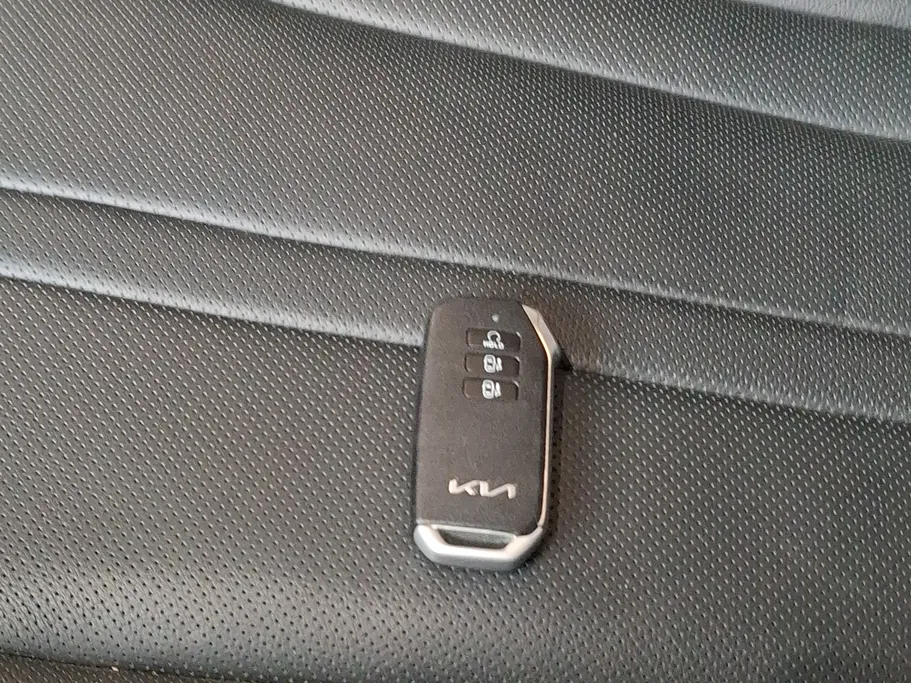 2022 Kia K8 LX 