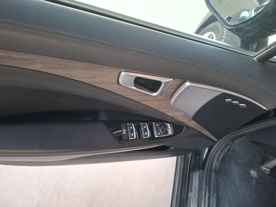 2022 Kia K8 LX 