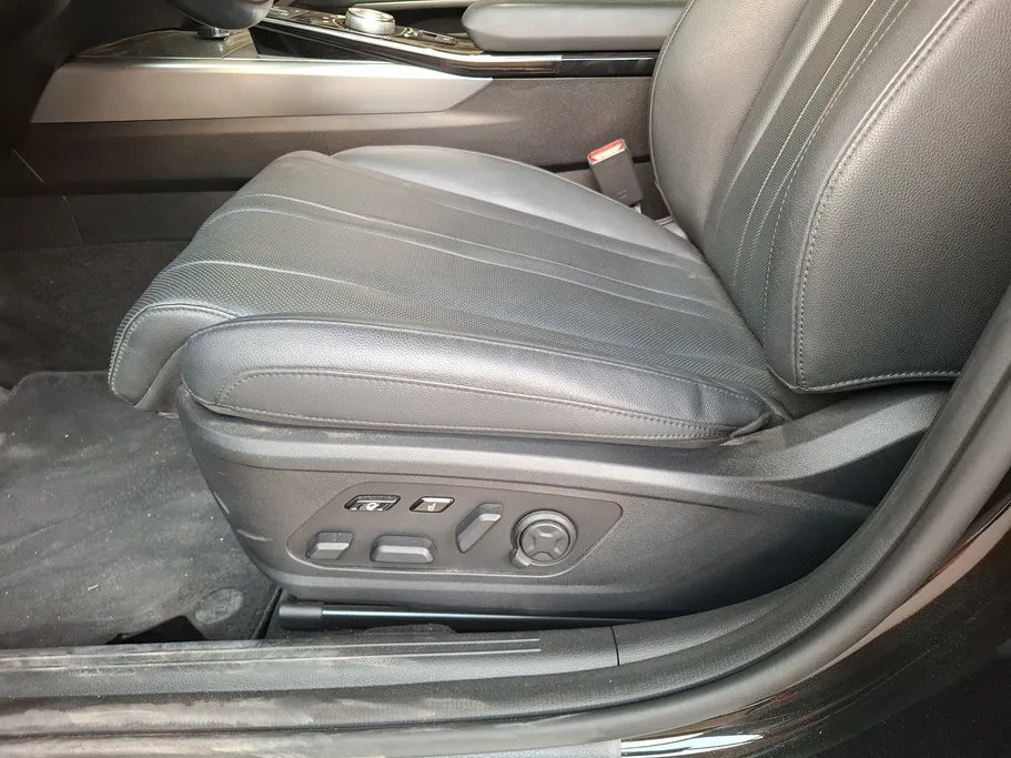 2022 Kia K8 LX 