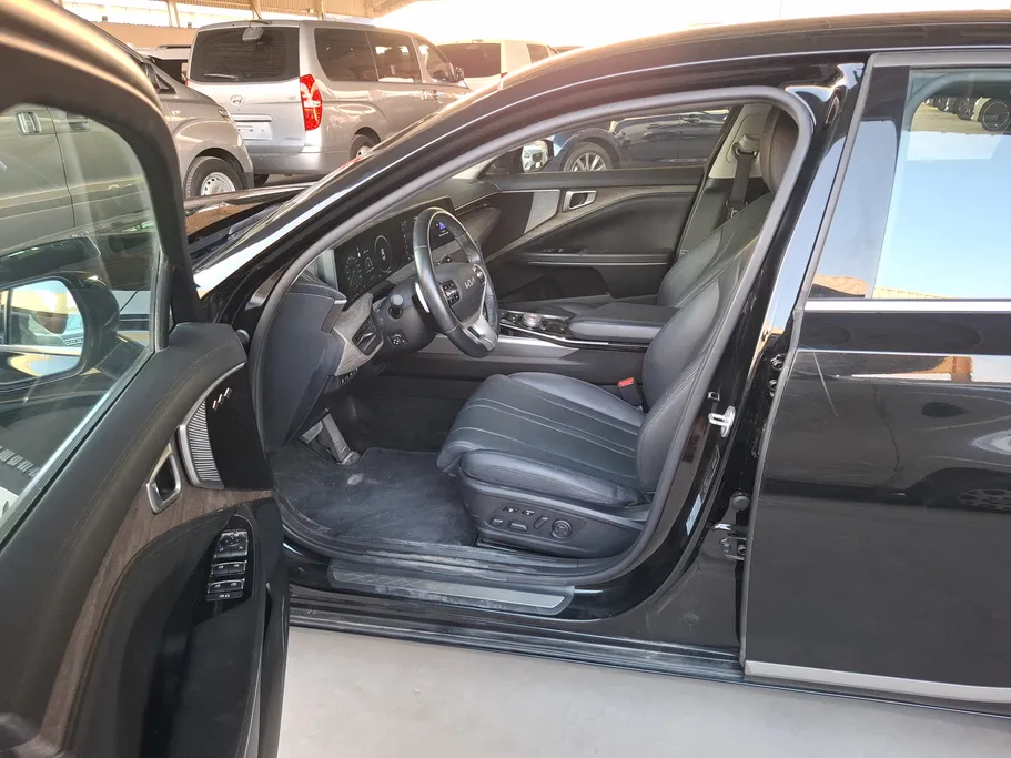2022 Kia K8 LX 