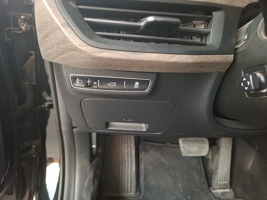2022 Kia K8 LX 
