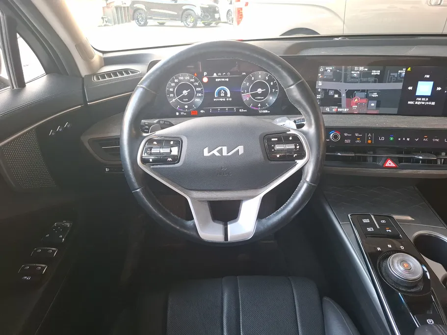 2022 Kia K8 LX 