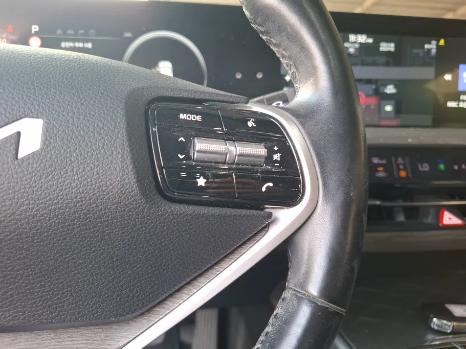 2022 Kia K8 LX 