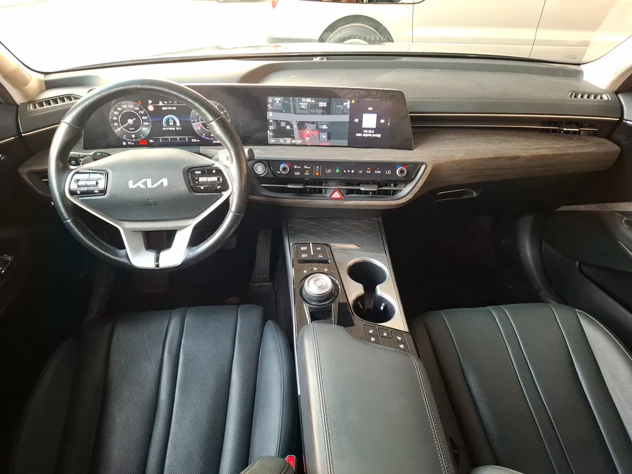 2022 Kia K8 LX 