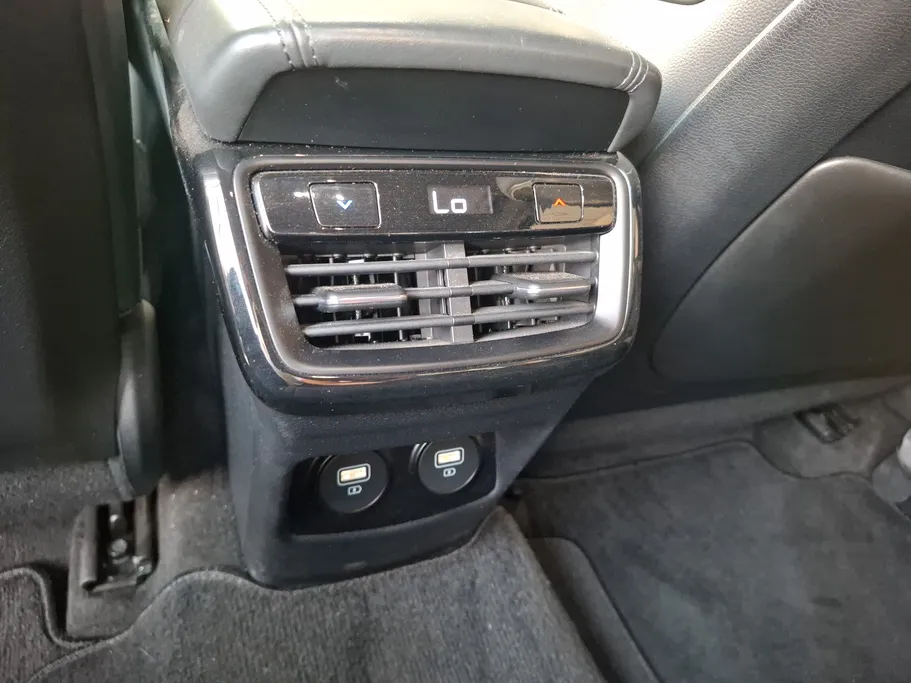 2022 Kia K8 LX 