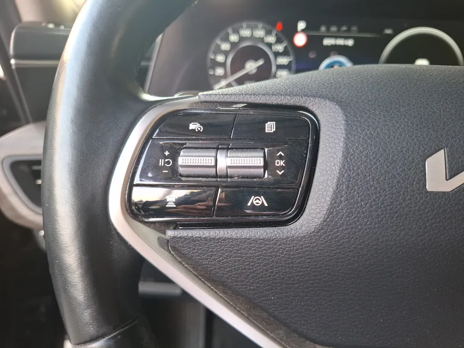 2022 Kia K8 LX 