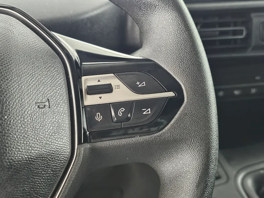 2025 Peugeot Partner Short van 
