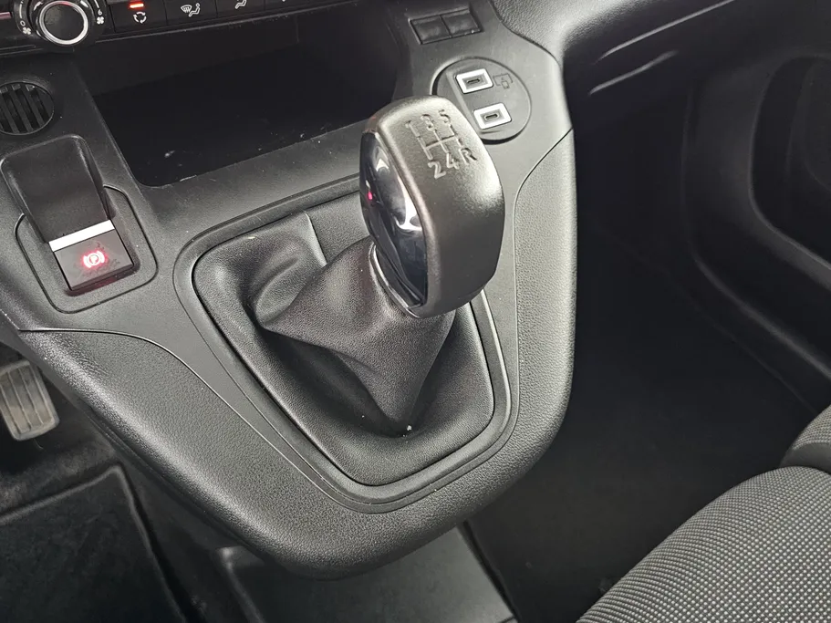 2025 Peugeot Partner Short van 