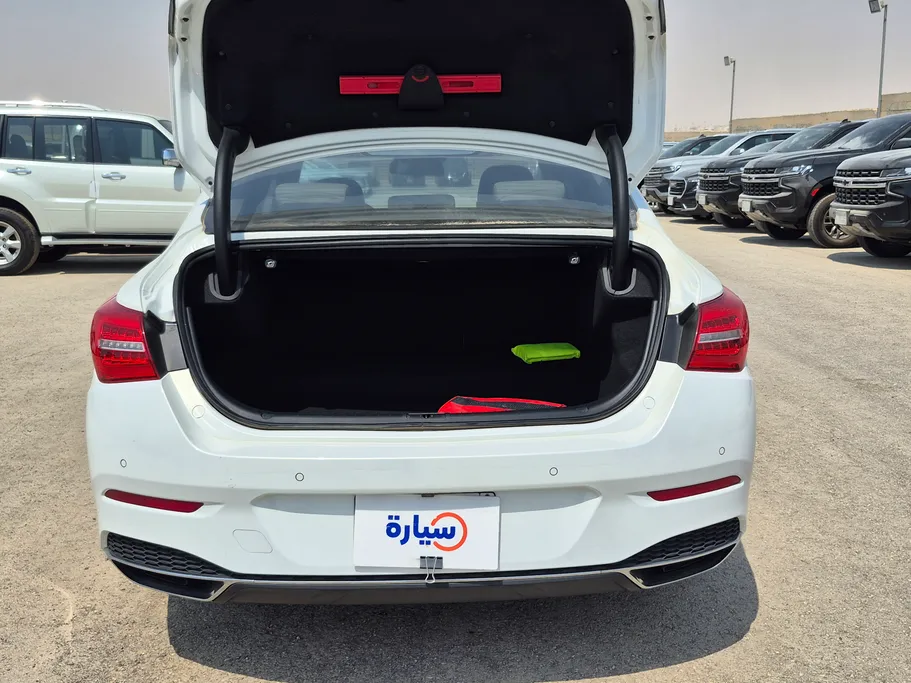 2021 Hongqi H5 Luxury 